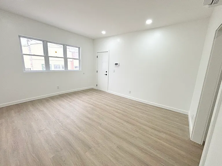165 W Main St #1 — Photo 8