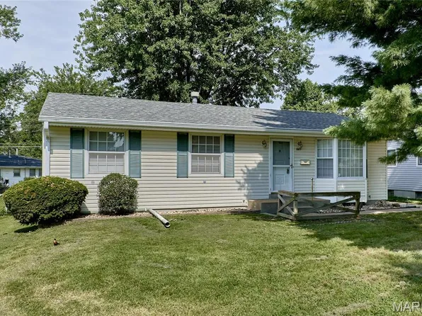 585 S Lafayette St, Florissant, MO 63031