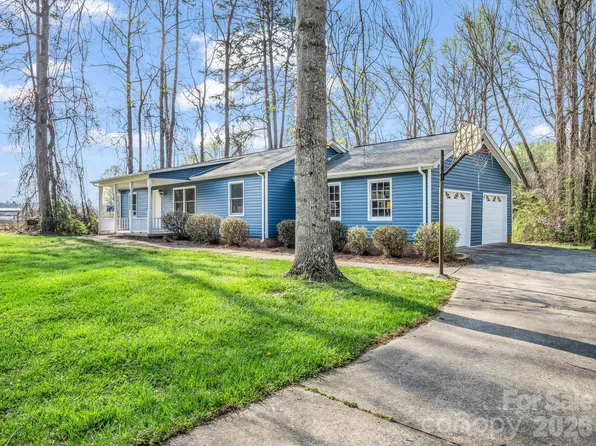 347 Crestview St, Rutherfordton, NC 28139