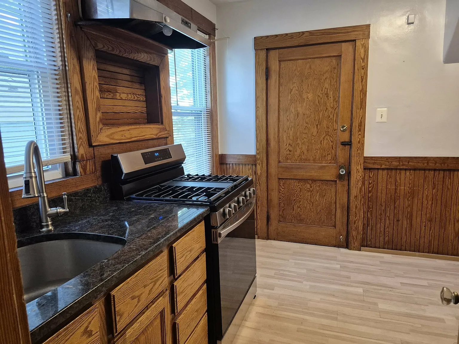 2 bed, 1.0 bath, 970 sqft, $2,600 — Photo 3