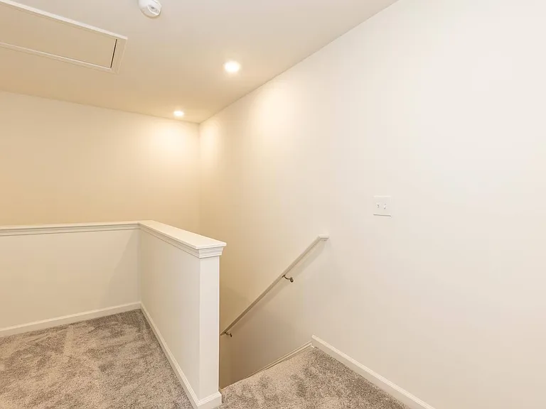 518 Eastwood St — Photo 17