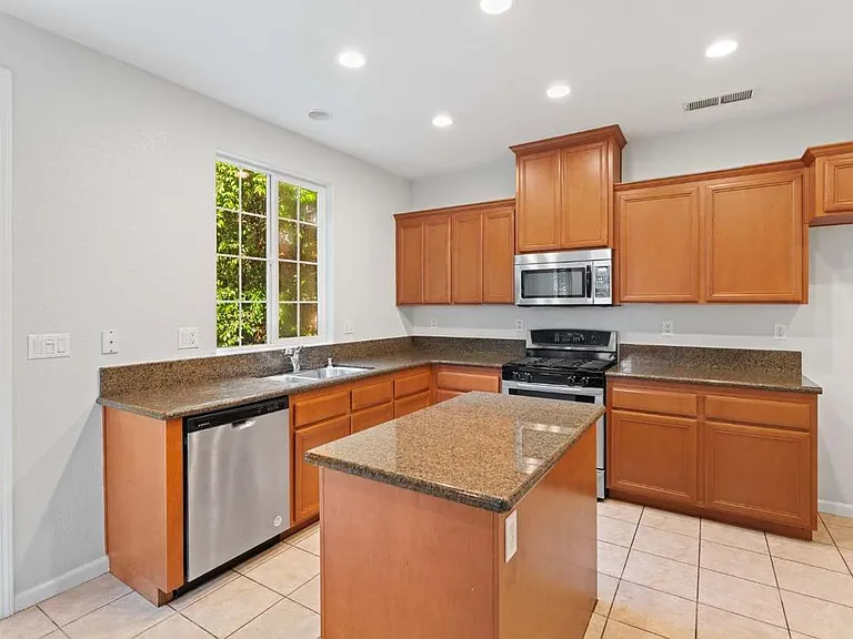 301 Candela Cir — Photo 13