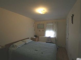 911 College Pl, College Point, NY 11356