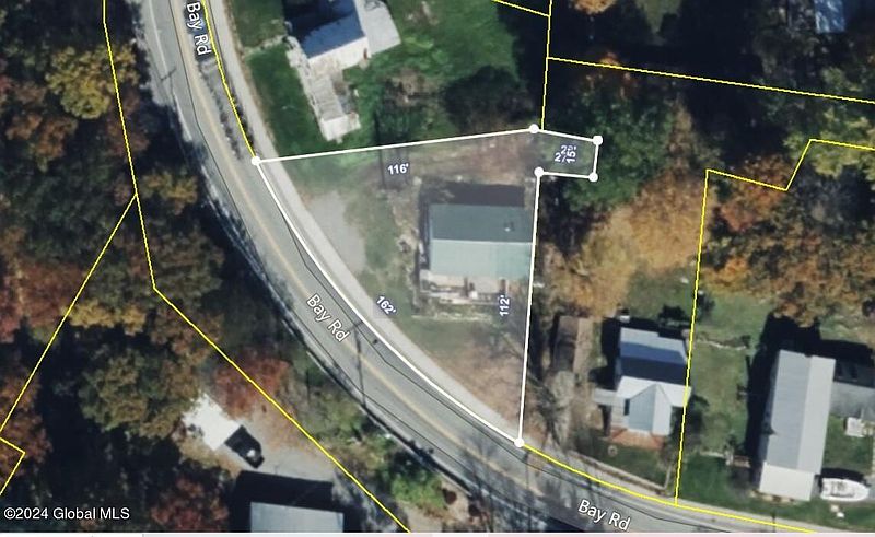 4th image of 74 Bay Road