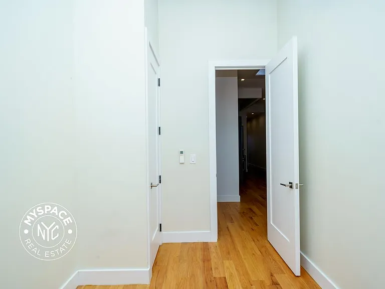 50 Starr St #3L — Photo 7