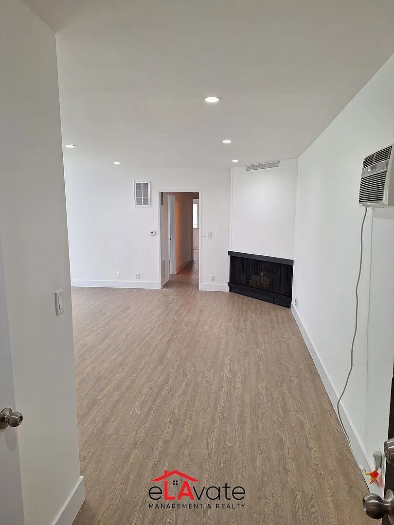 2 bed, 2.0 bath, 1200 sqft, $3,187 — Photo 3