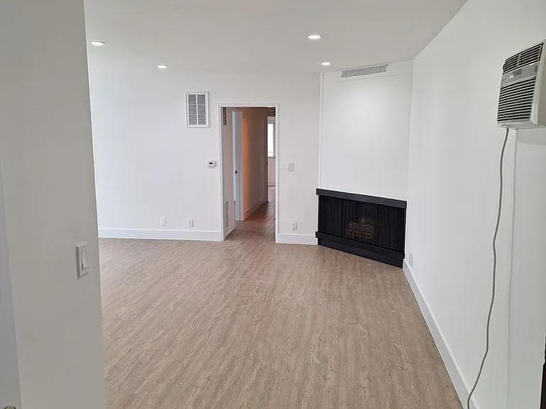 336 S Norton Ave #204 — Photo 3