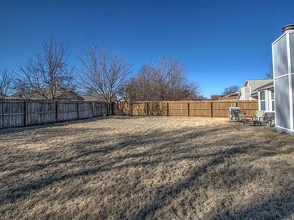 Note patio with large private fenced in yard