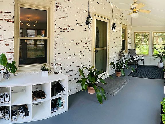 Front Sunroom (2 seasons)