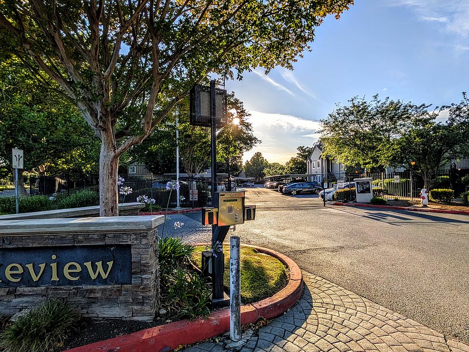 1st image of 2265 Lakeview Cir