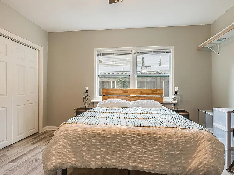 1228 E Henry St — Photo 15