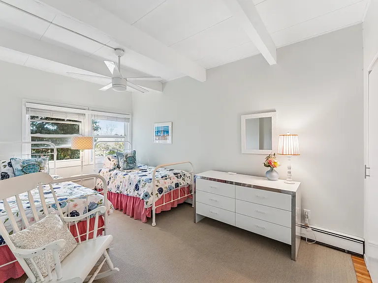 35 Library Ave #3L — Photo 9