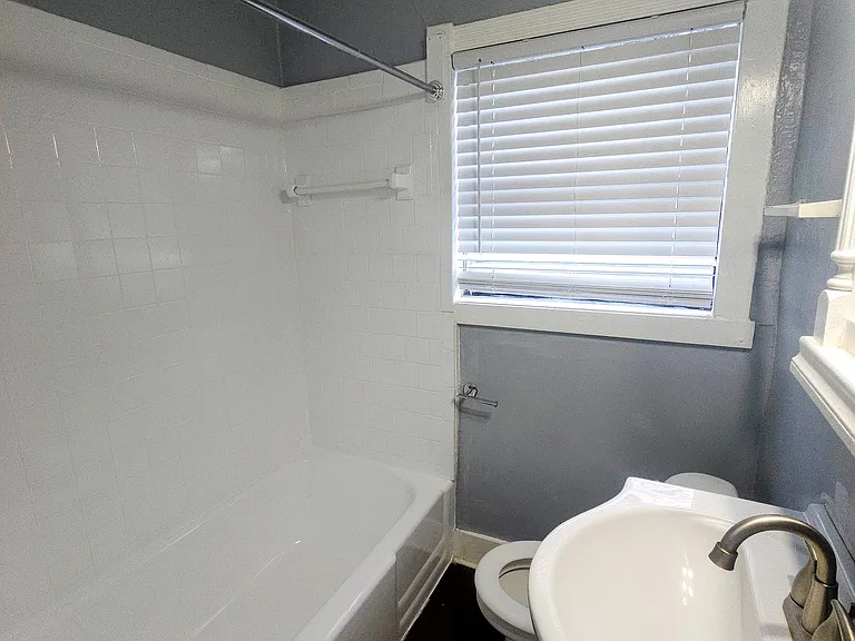 1904 W Main St #4 — Photo 16