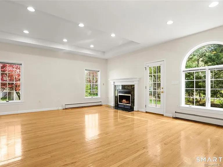 43 River St — Photo 2