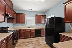 5th image of 331 6th St