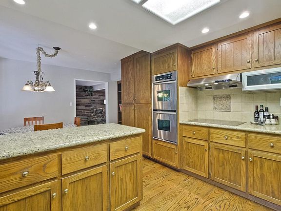 5th image of 653 W Remington Dr