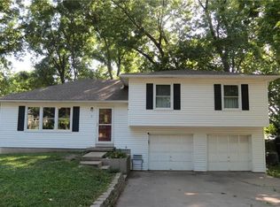 2 Carver Pl, Smithville, MO 64089
