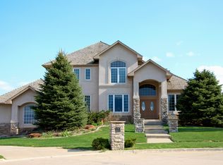 4812 Grayhawk Ridge Dr, Sioux City, IA 51106