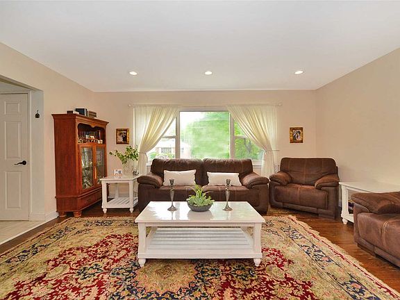 3rd image of 6117 Cloverdale Blvd