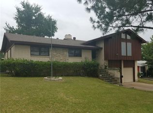 2220 Capri Dr, Fort Worth, TX 76114