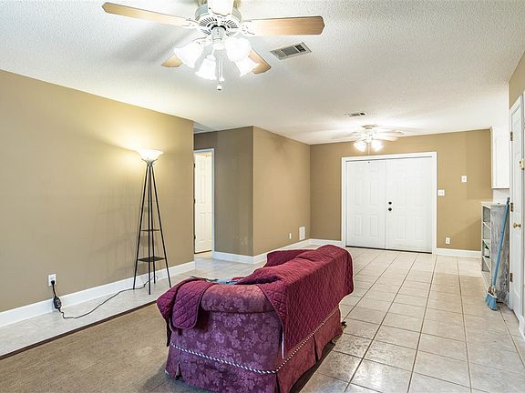 5th image of 3101 Donley St