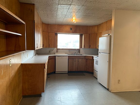 3rd image of 613 N Sprague St