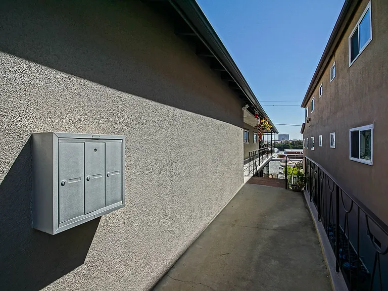 330 Bungalow Dr — Photo 2
