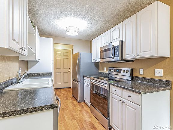 2nd image of 12521 NE 117th Pl APT G1