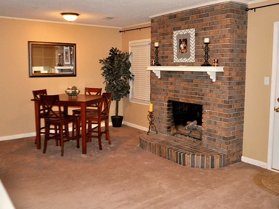 Dining Room/Den
