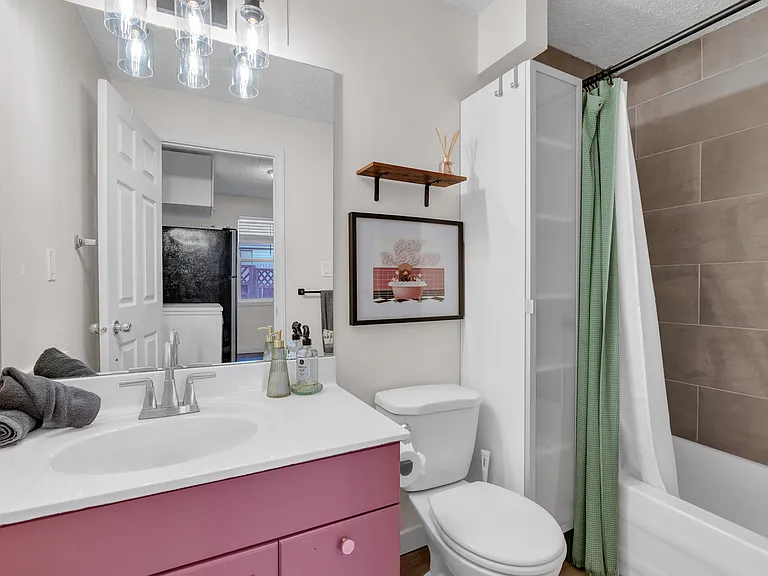 1147 E 8th St SE — Photo 9