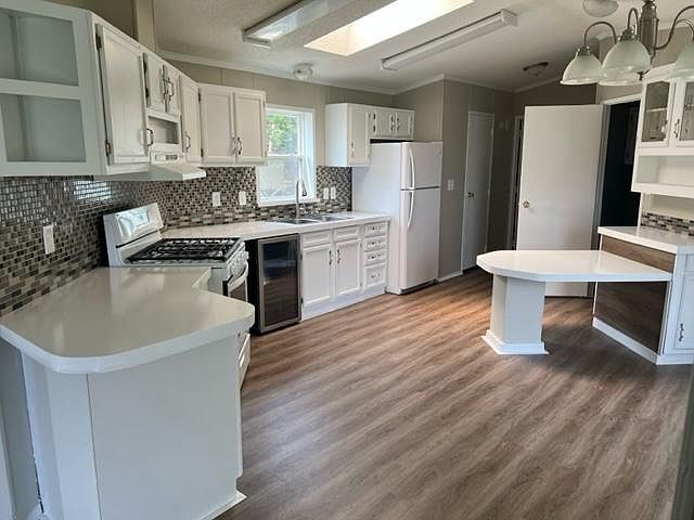 1st image of 44 Charlotte St