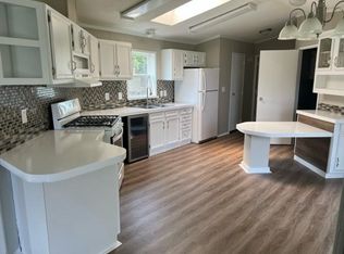 44 Charlotte St, Morristown, MN 55052