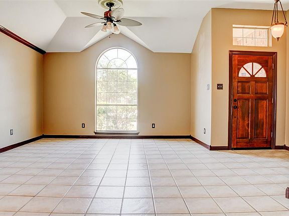 4th image of 1034 Springwood Dr