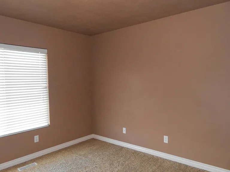 385 S 930 W — Photo 6