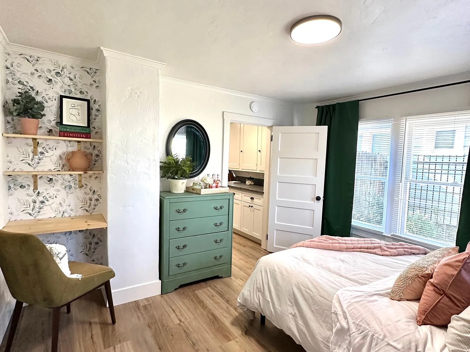 Studio, 600 sqft, $1,750 — Photo 3