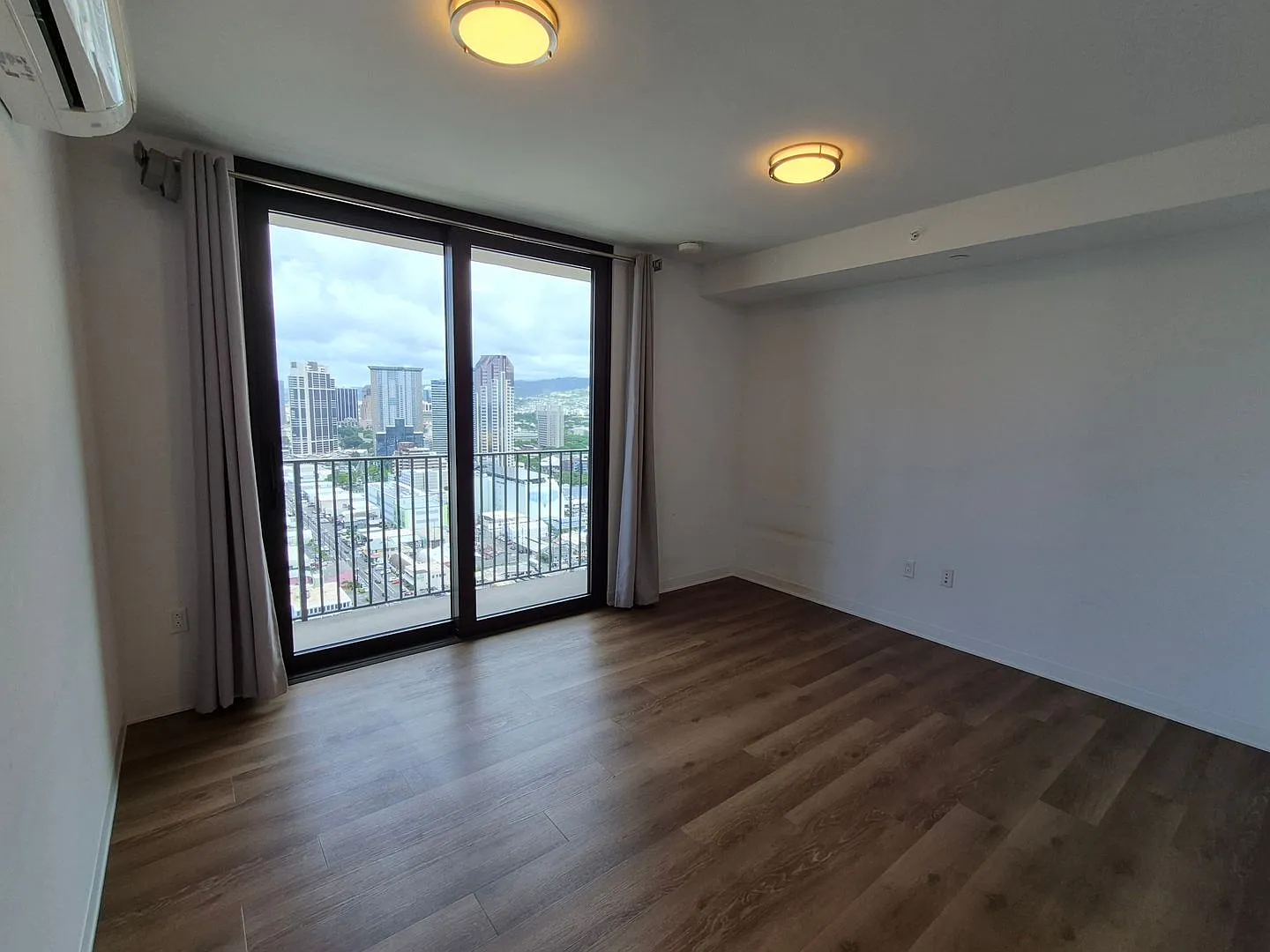 A'ali'i Luxury Unit w/Beautiful Mountain & Ocean Views 1bd, 1ba, 1 secured pkg 431sqft. - $3000 — Photo 1