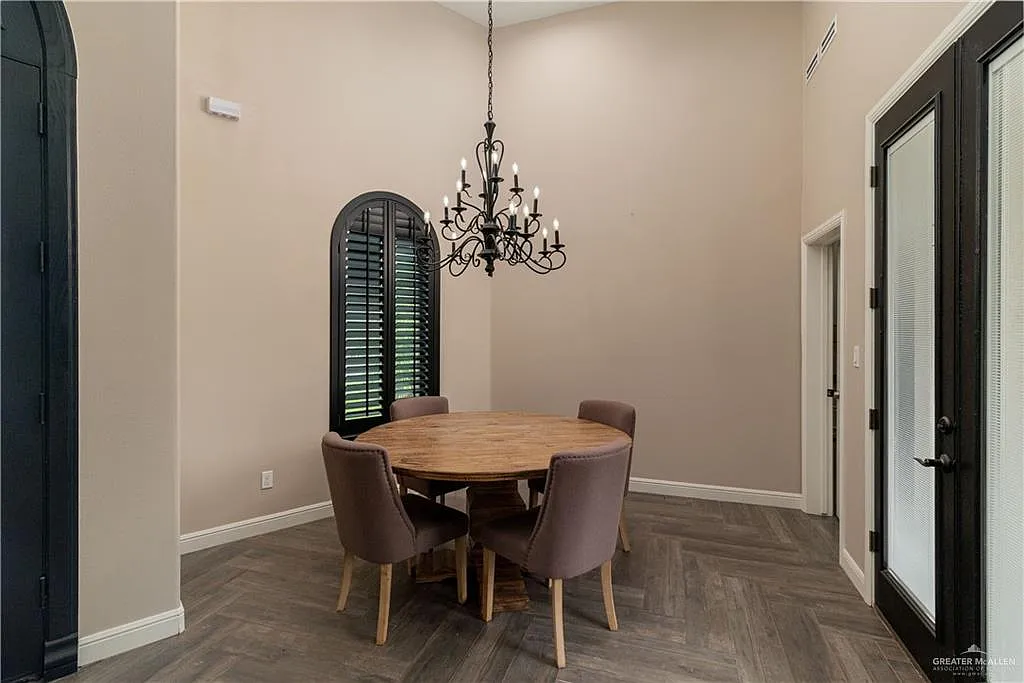 3 bed, 3.5 bath, 2263 sqft, $3,100 — Photo 4
