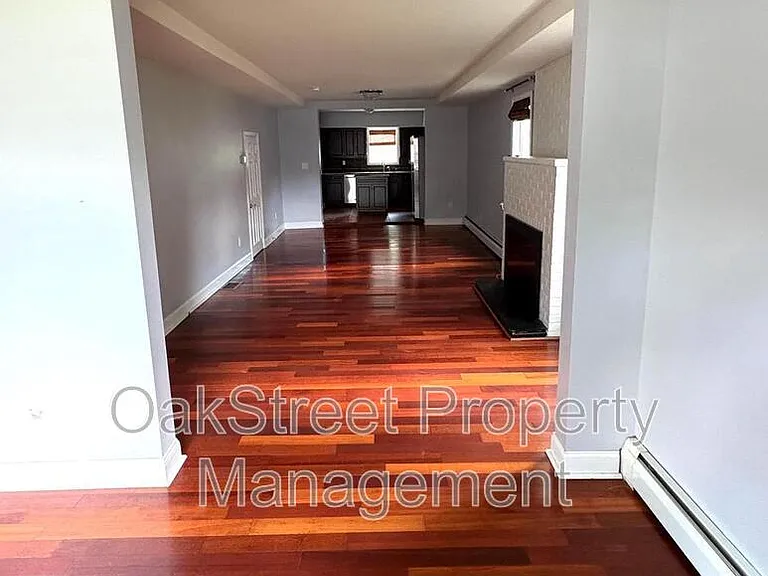 1300 W Kings Hwy #1 — Photo 2