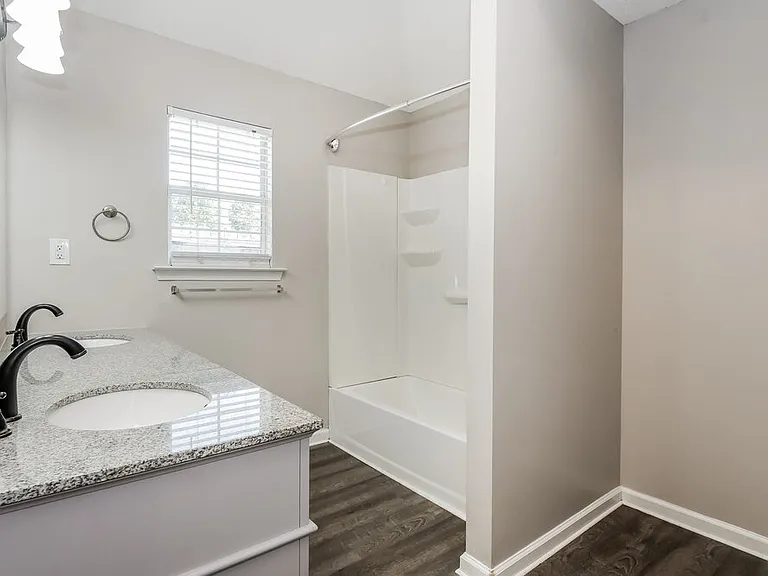 2948 Mount Pleasant Rd S — Photo 11