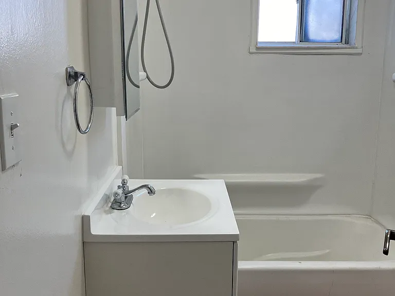1112 Walnut St #8 — Photo 11