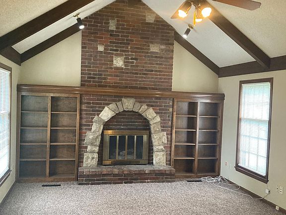 2nd image of 300 SE Saratoga Dr