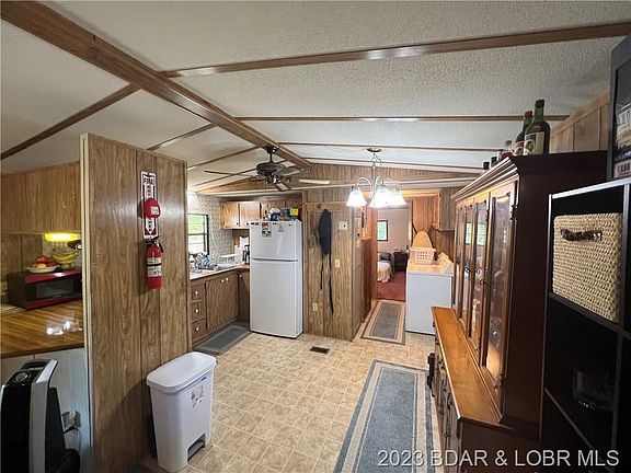 3rd image of 847 Nuttall Oak Dr
