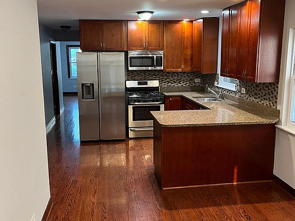 3rd image of 4824 N Albany Ave #1