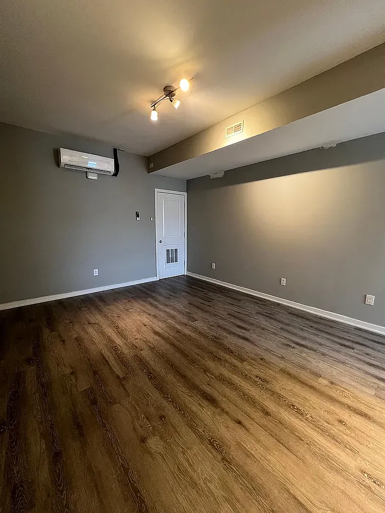 Studio, $875 — Photo 2