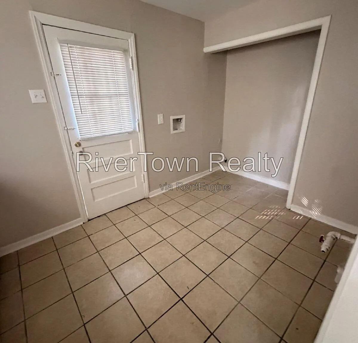 2 bed, 1.0 bath, 742 sqft, $895 — Photo 4