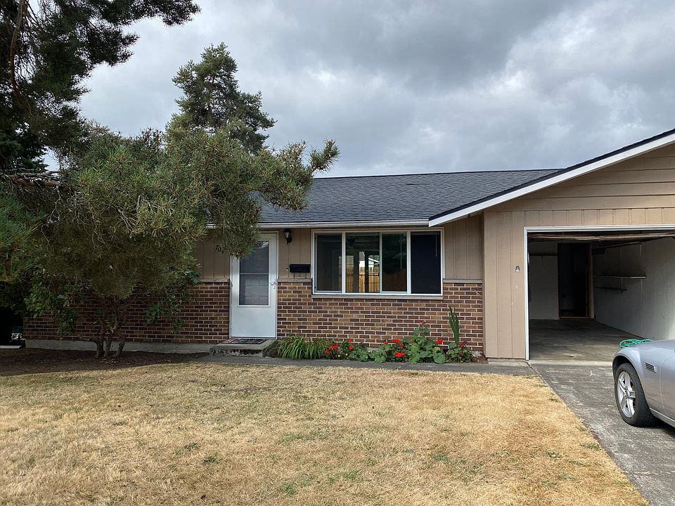 1st image of 704 16th St SE