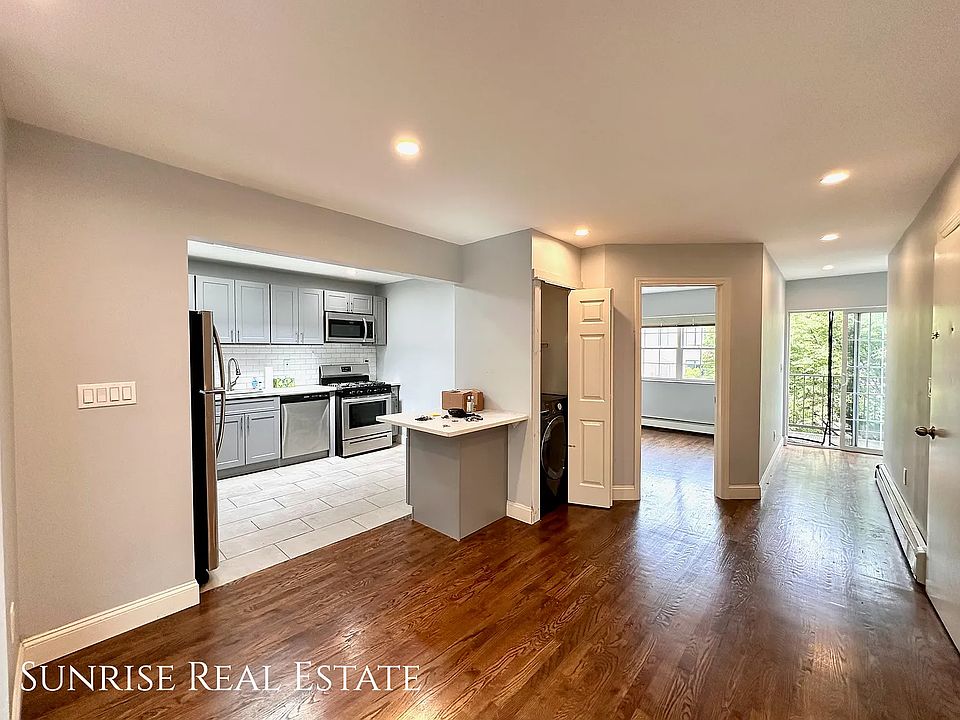 1st image of 176 Madison St #3