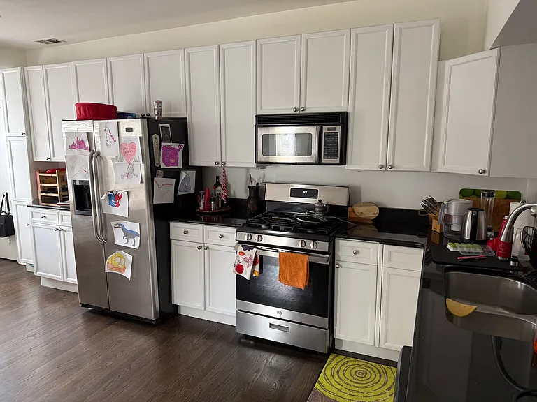 2114 W Melrose St — Photo 25