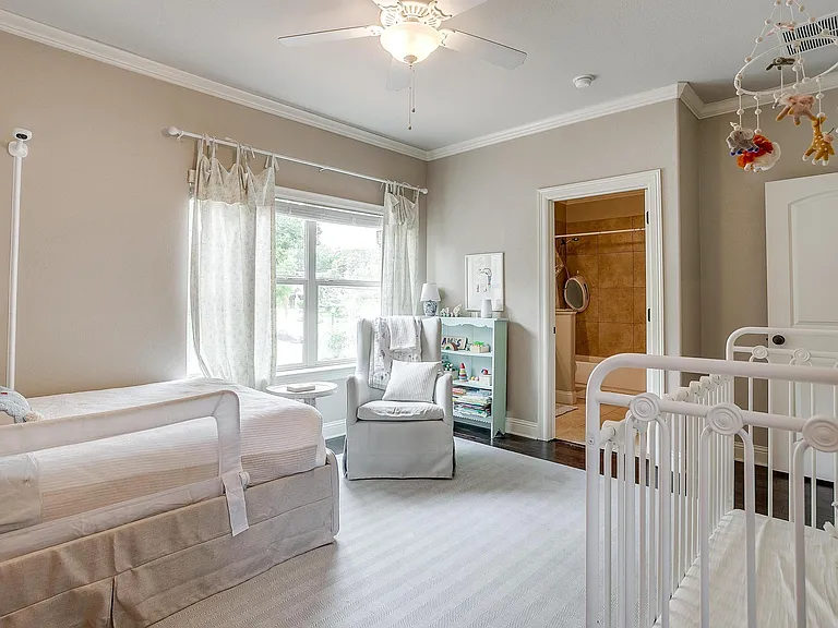 Upstairs 2nd bedroom w/ ensuite bath