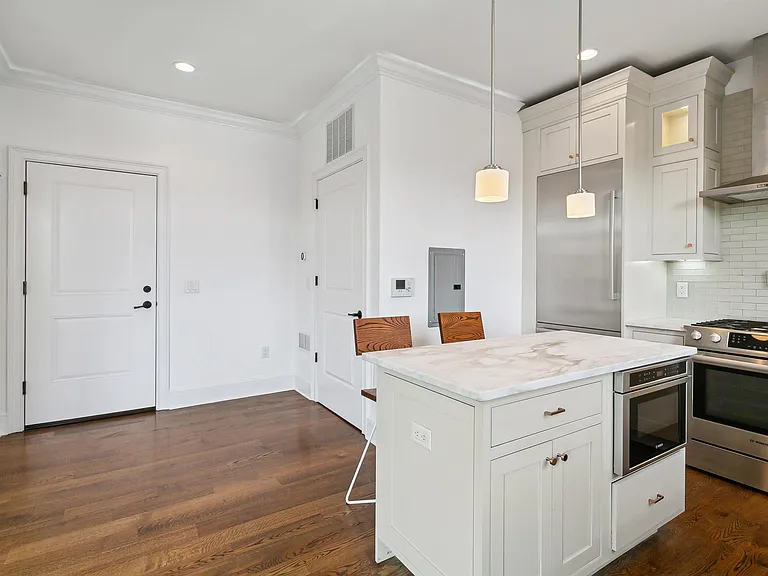 231 1st St #4G — Photo 5